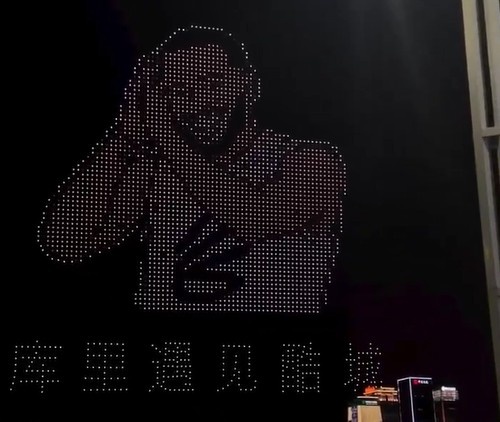 重慶用無(wú)人機表演庫里三分！詹寧斯：他們太瘋狂了