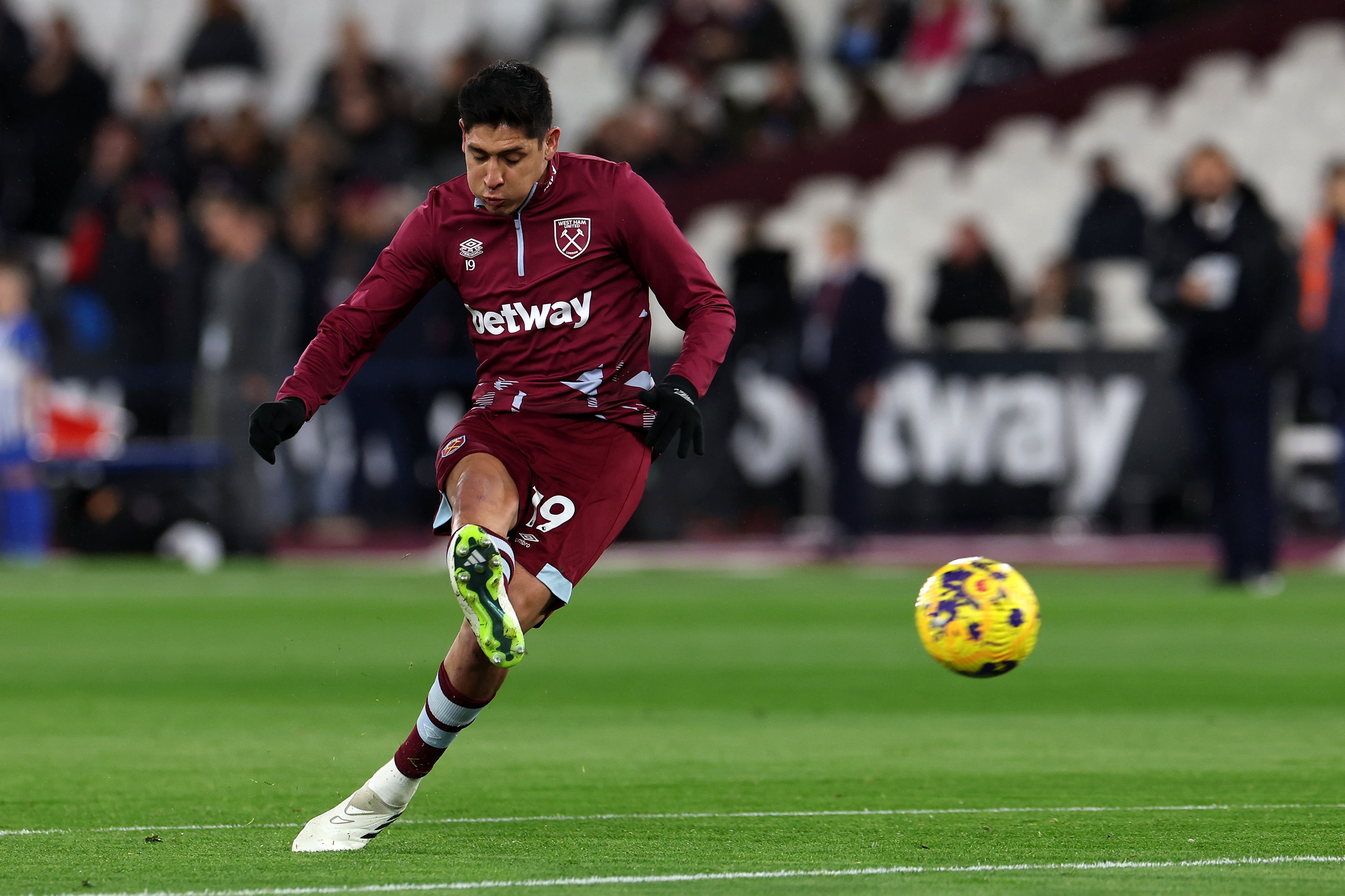 天空：費內巴切接近租借西漢姆中場(chǎng)E-阿爾瓦雷斯，包含選擇買(mǎi)斷權