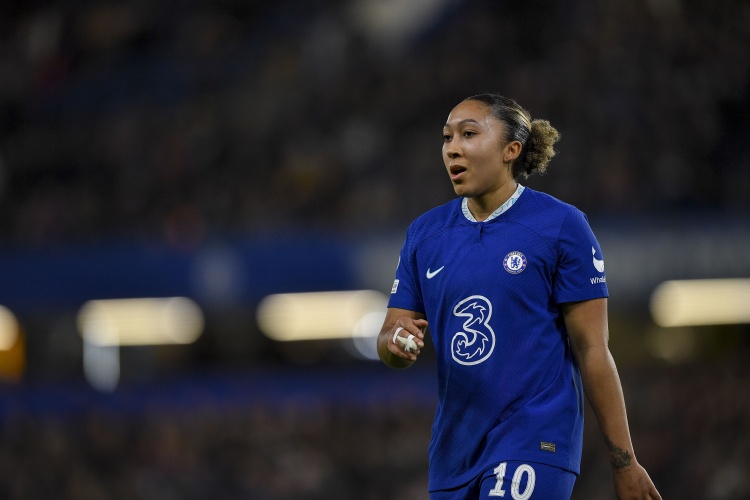 切爾西官方：勞倫-詹姆斯在女足歐洲杯期間受傷，將缺席一段時(shí)間