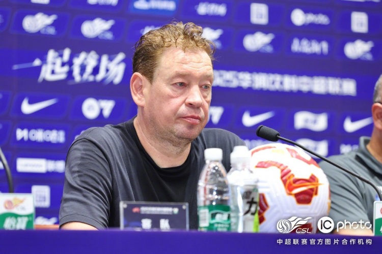 斯盧茨基：李可和路易斯都出現了傷病，于漢超今天的表現非常出色