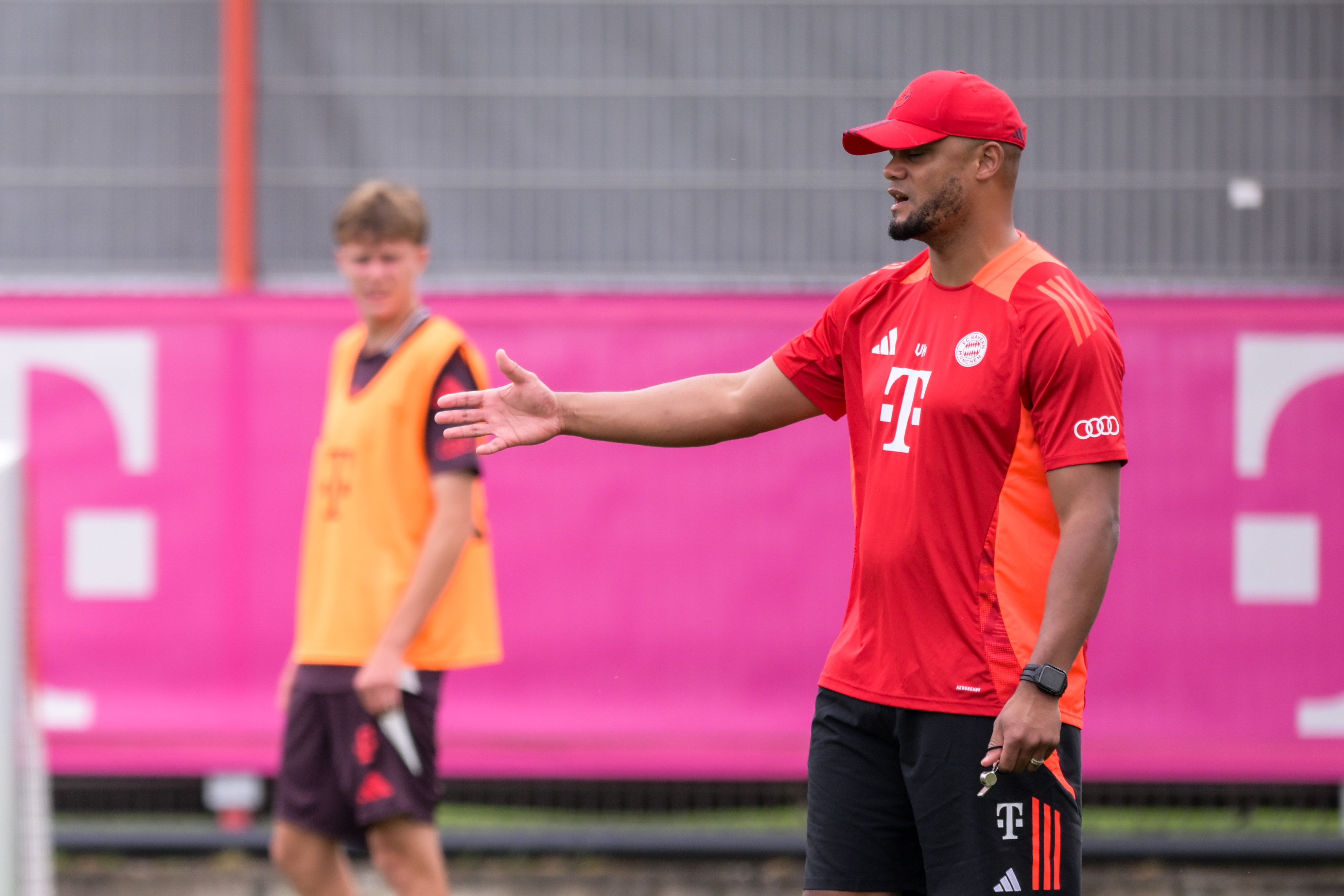 孔帕尼：我們有三件事可以做得更好，但我會(huì )把這些留在更衣室