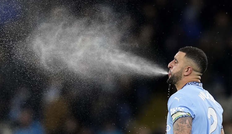 沃克：剛加盟曼城時(shí)萊因克爾曾嘲諷我，現在我有6座英超，他呢？