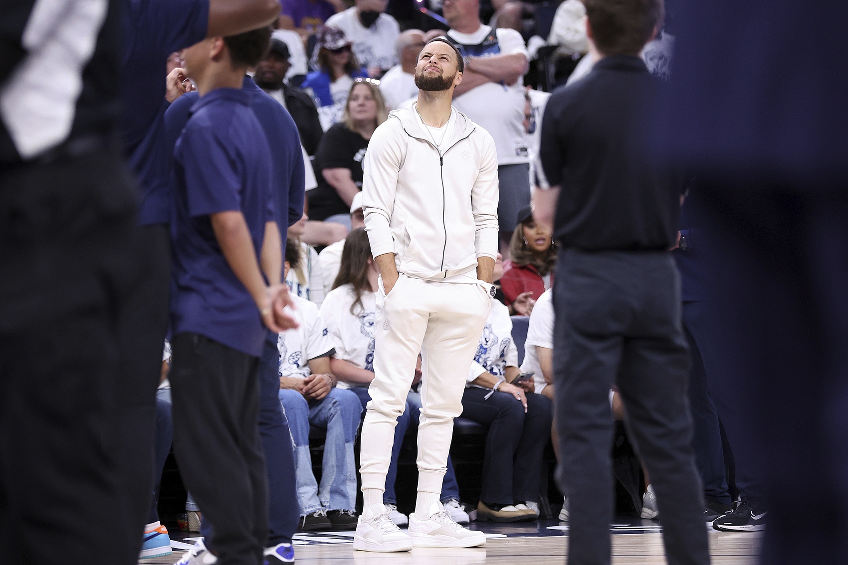 庫里談?dòng)率苛悴僮鳎好磕昵闆r都不同 關(guān)鍵在于保持耐心&做好準備