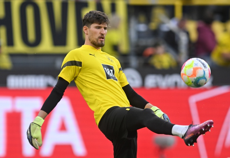 德媒：因未能戰勝圣保利，科貝爾賽后采訪(fǎng)時(shí)遭到球迷的紙團攻擊