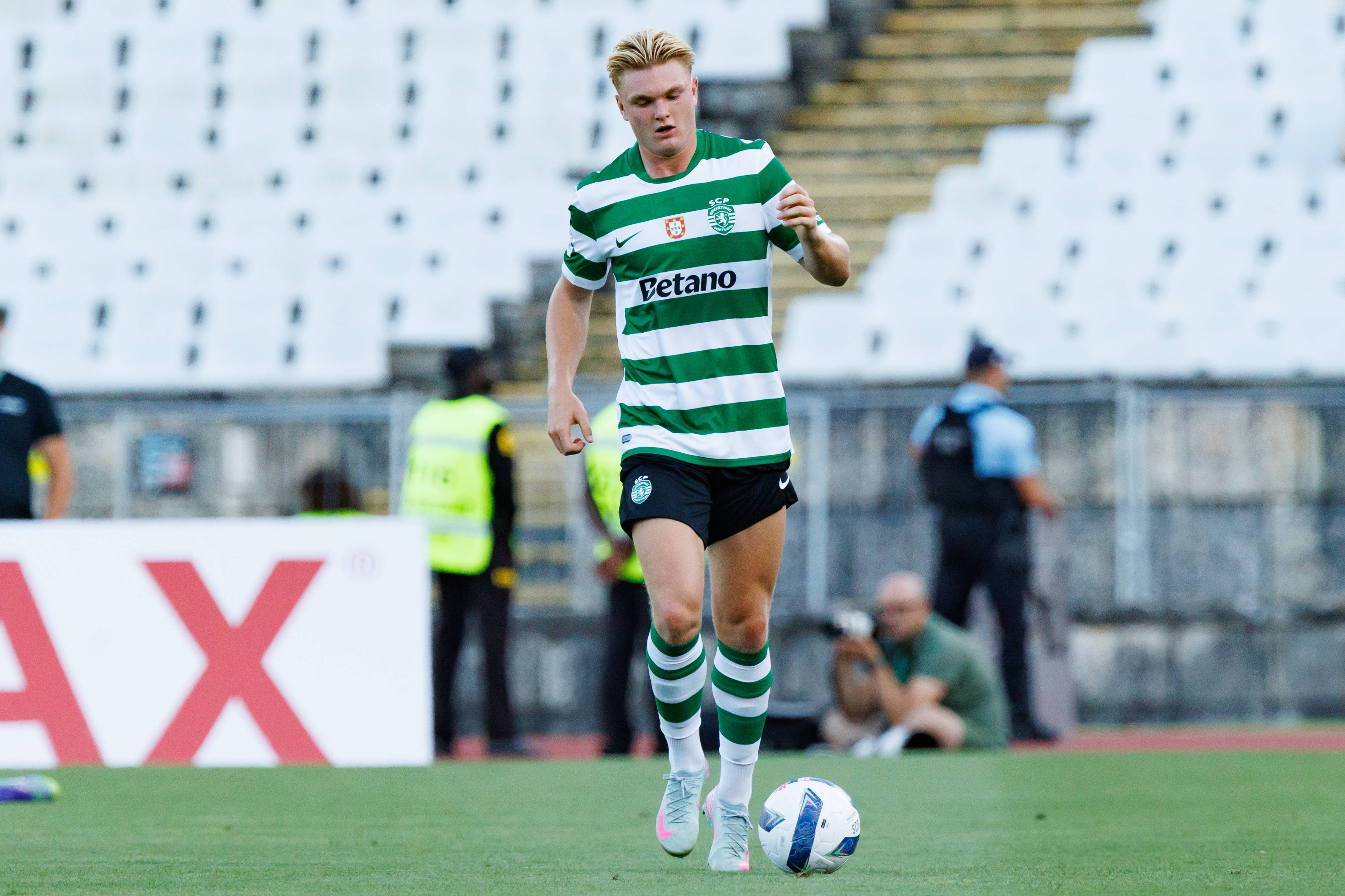 葡媒：米蘭2700萬(wàn)歐報價(jià)葡萄牙體育20歲前鋒哈德?tīng)? 
                                         class=