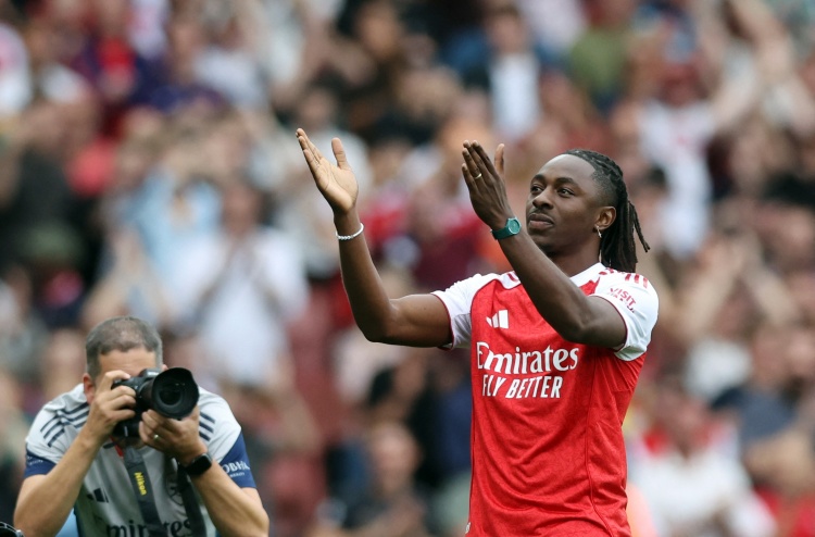 埃澤：13歲被解約時(shí)我就祈禱能回歸 我清楚槍手10號球衣的意義