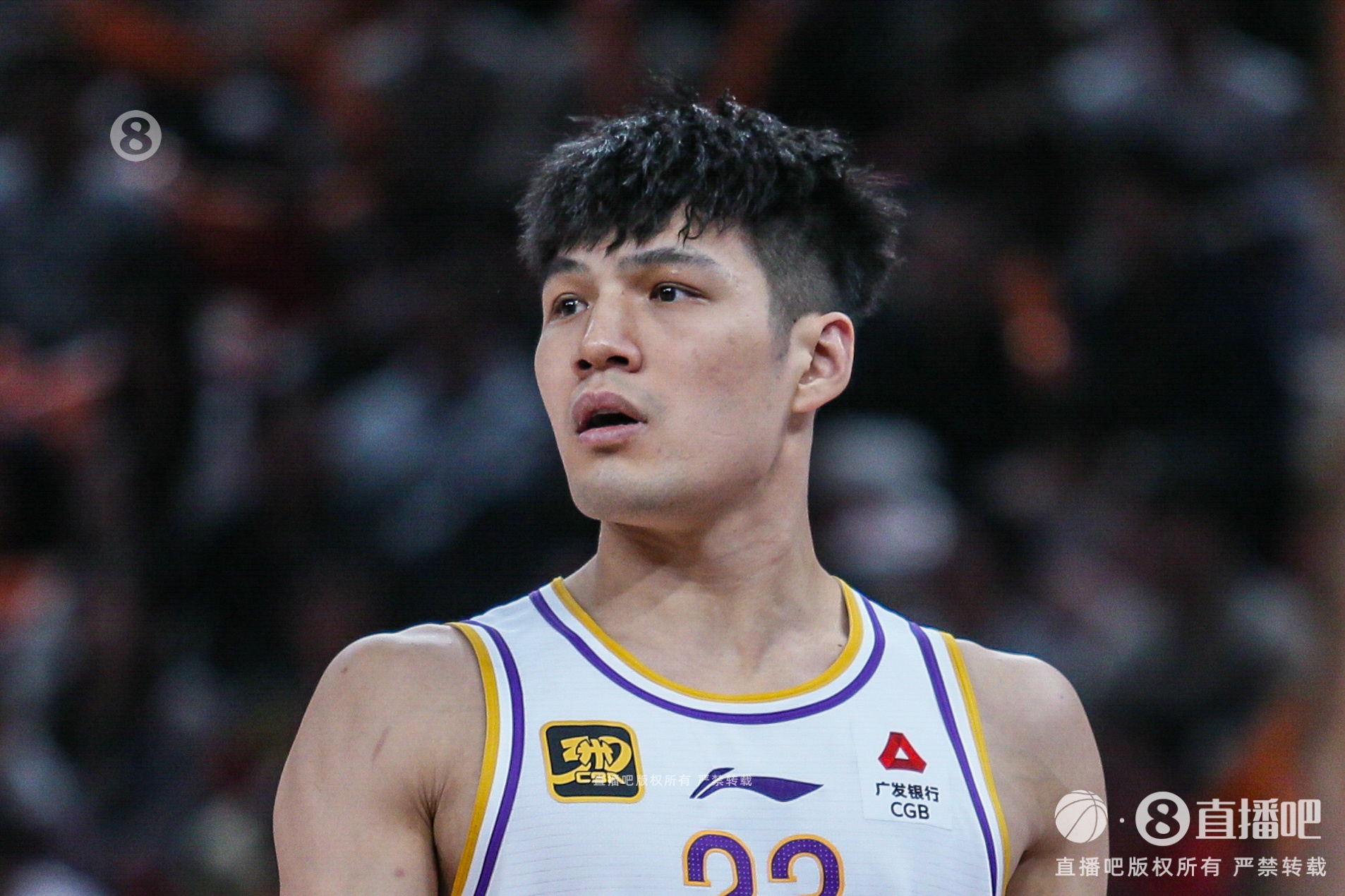 媒體人：陳國豪不可能當5號位用 但當個(gè)換5號位的籌碼還是可以的