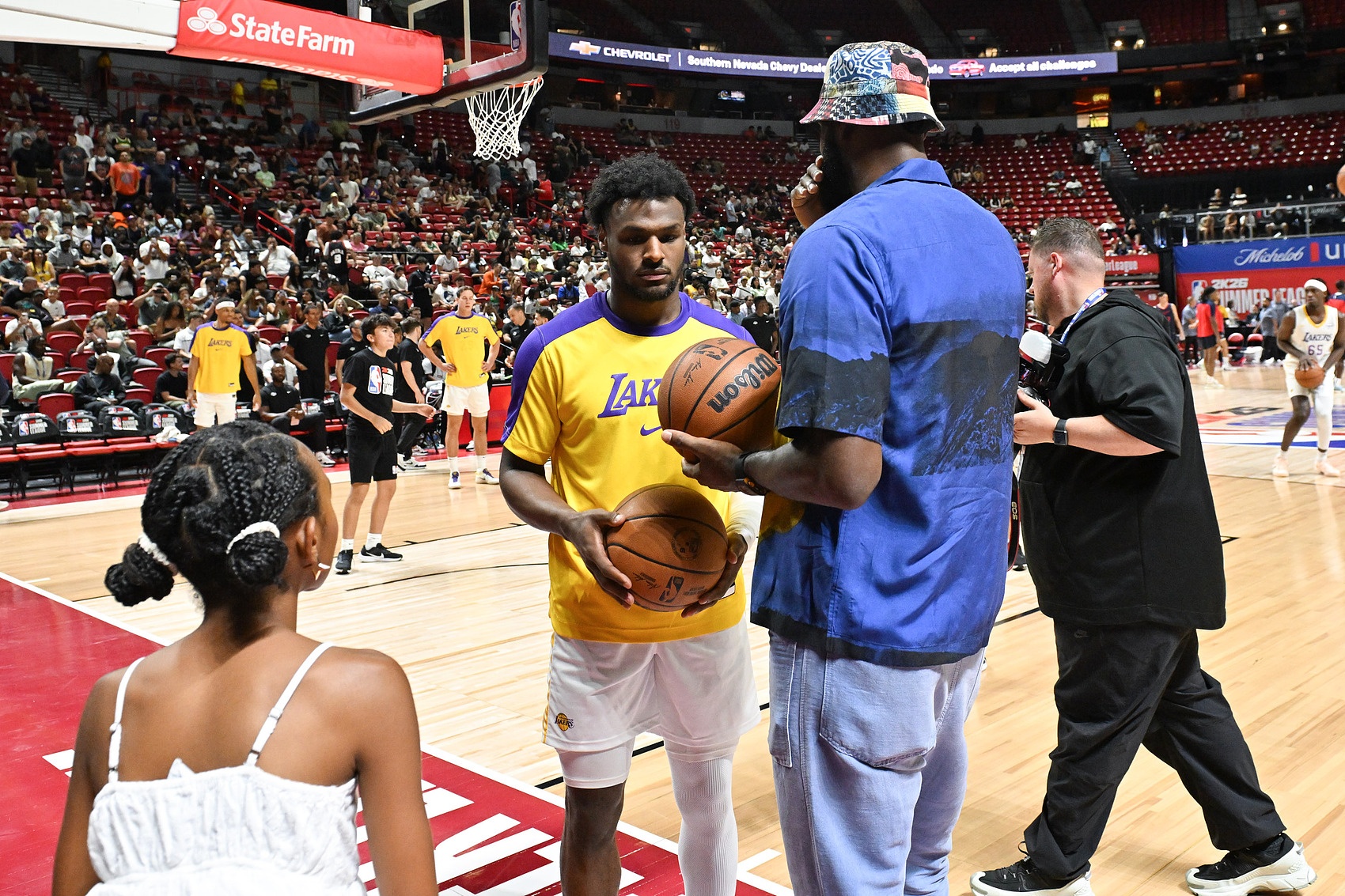 阿里納斯：說(shuō)不定老詹找A-史密斯是布朗尼指使的 小詹在家里管事