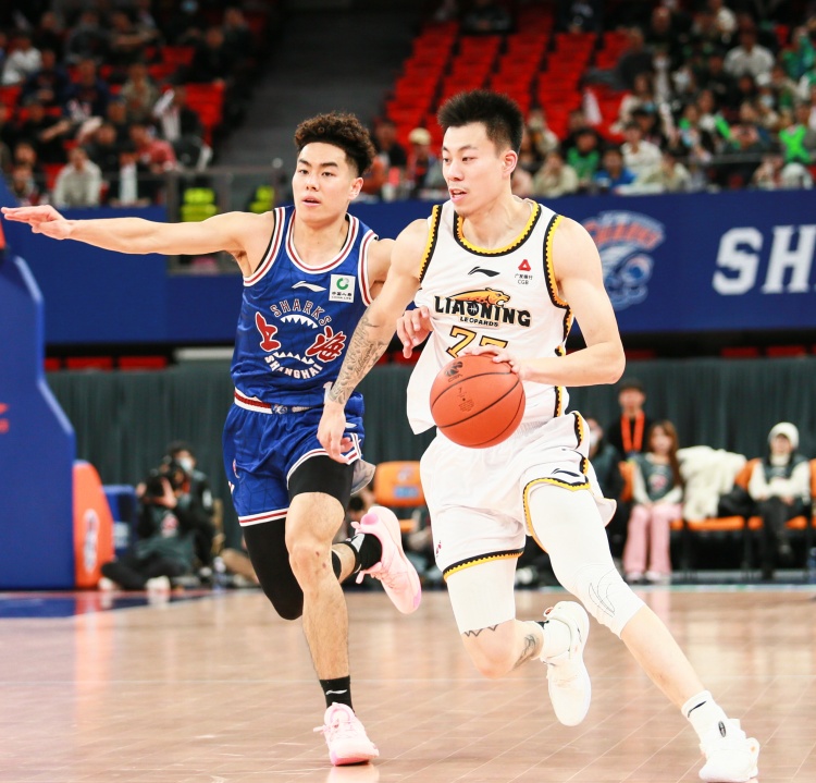 媒體人：上海送出兩名年輕球員+一筆現金 得到張鎮麟