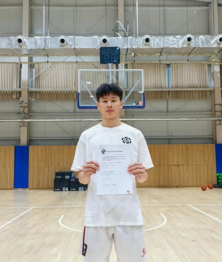 楊瀚森學(xué)弟謝文政加盟山東 成淄博十一中第二位登陸職業(yè)賽場(chǎng)球員