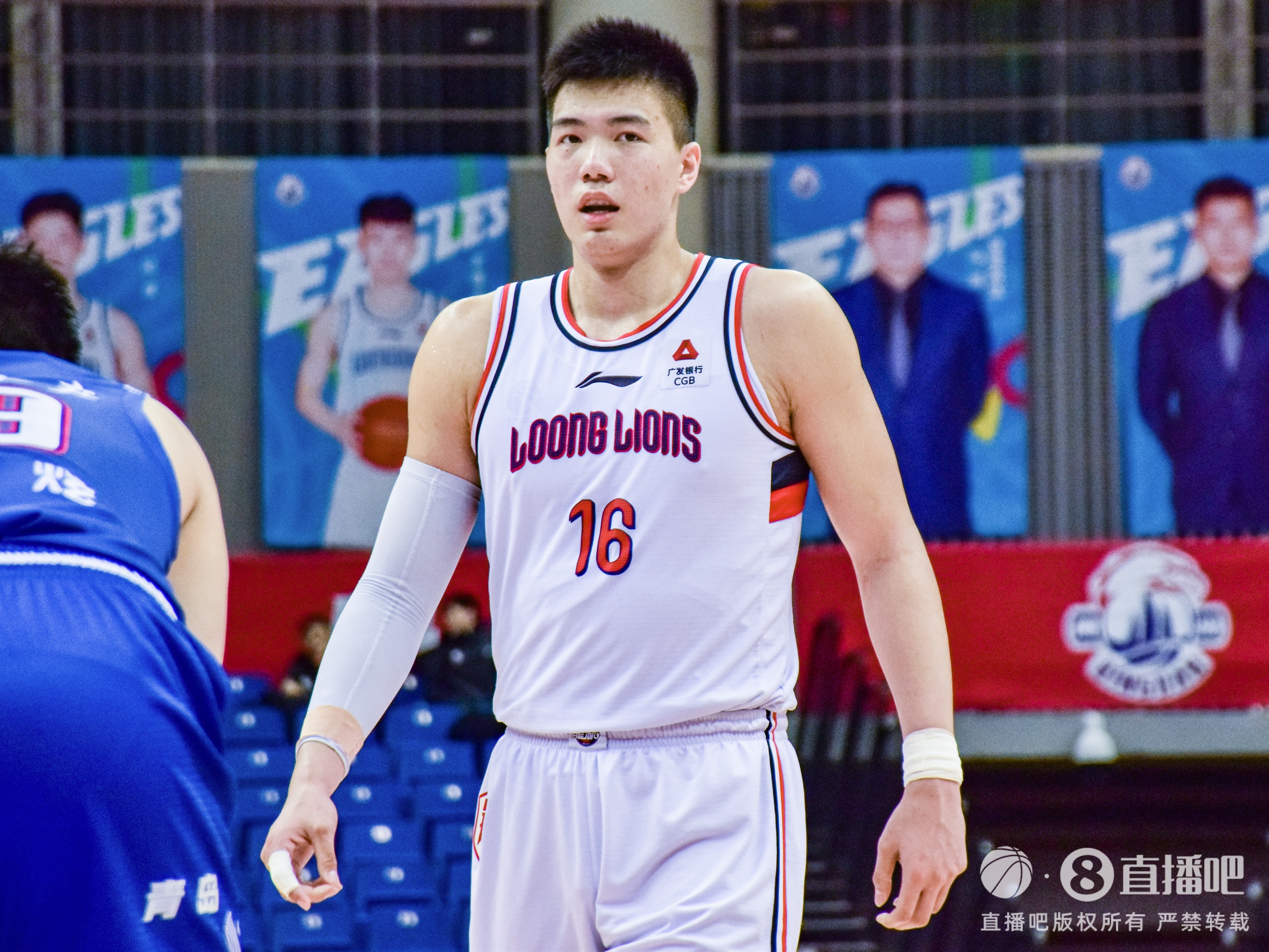 媒體人：焦泊喬為廣東內線(xiàn)提供硬度&高度 崔永熙大大提升鋒線(xiàn)水平