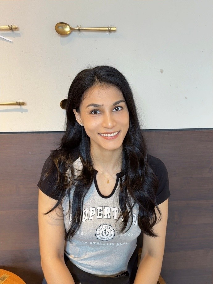 迪拉娜曬個(gè)人照：我的七夕怎么過(guò)？當然上班過(guò)