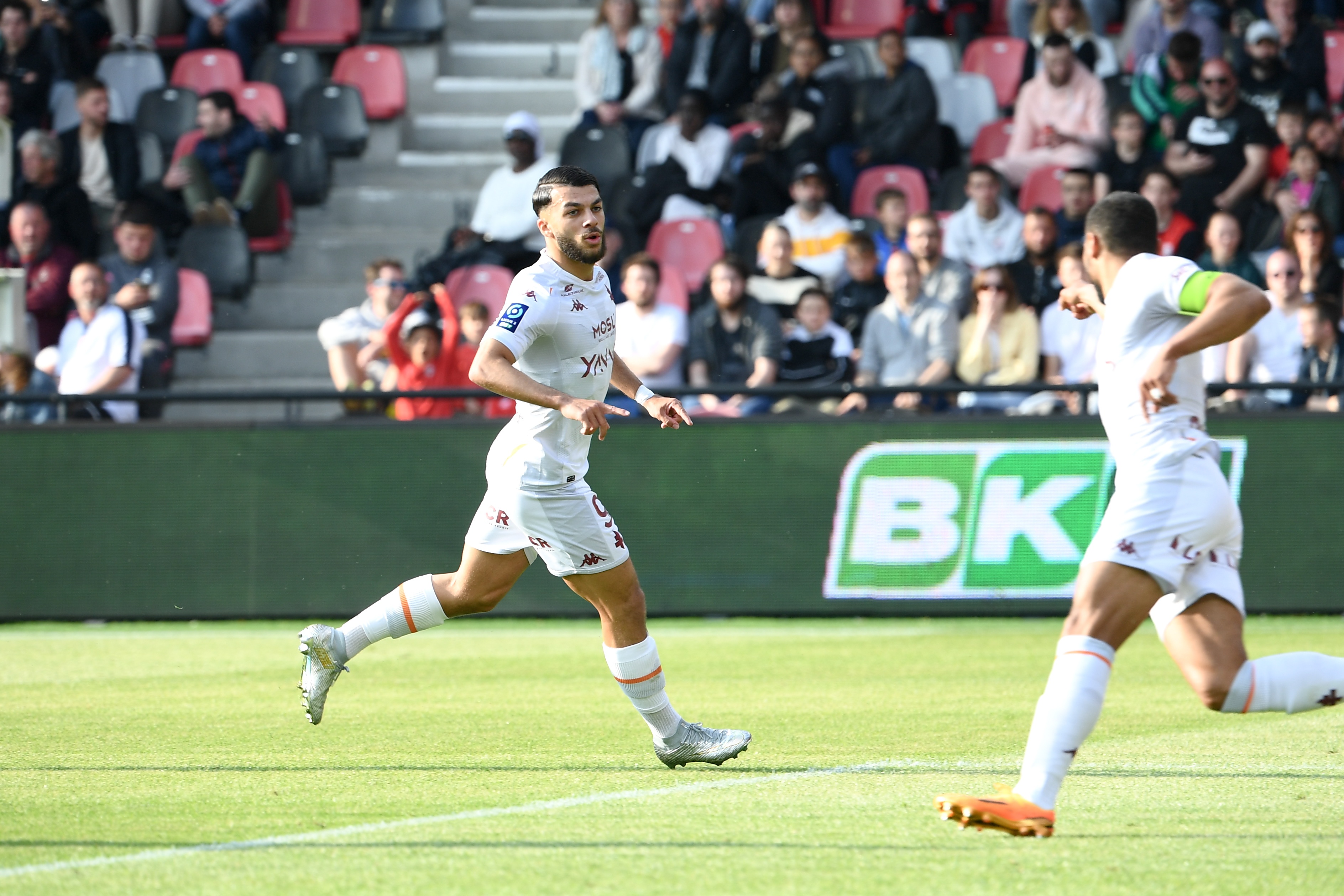 隊報：里昂對米考塔澤要價(jià)3500萬(wàn)歐，黃潛等隊對該球員有意