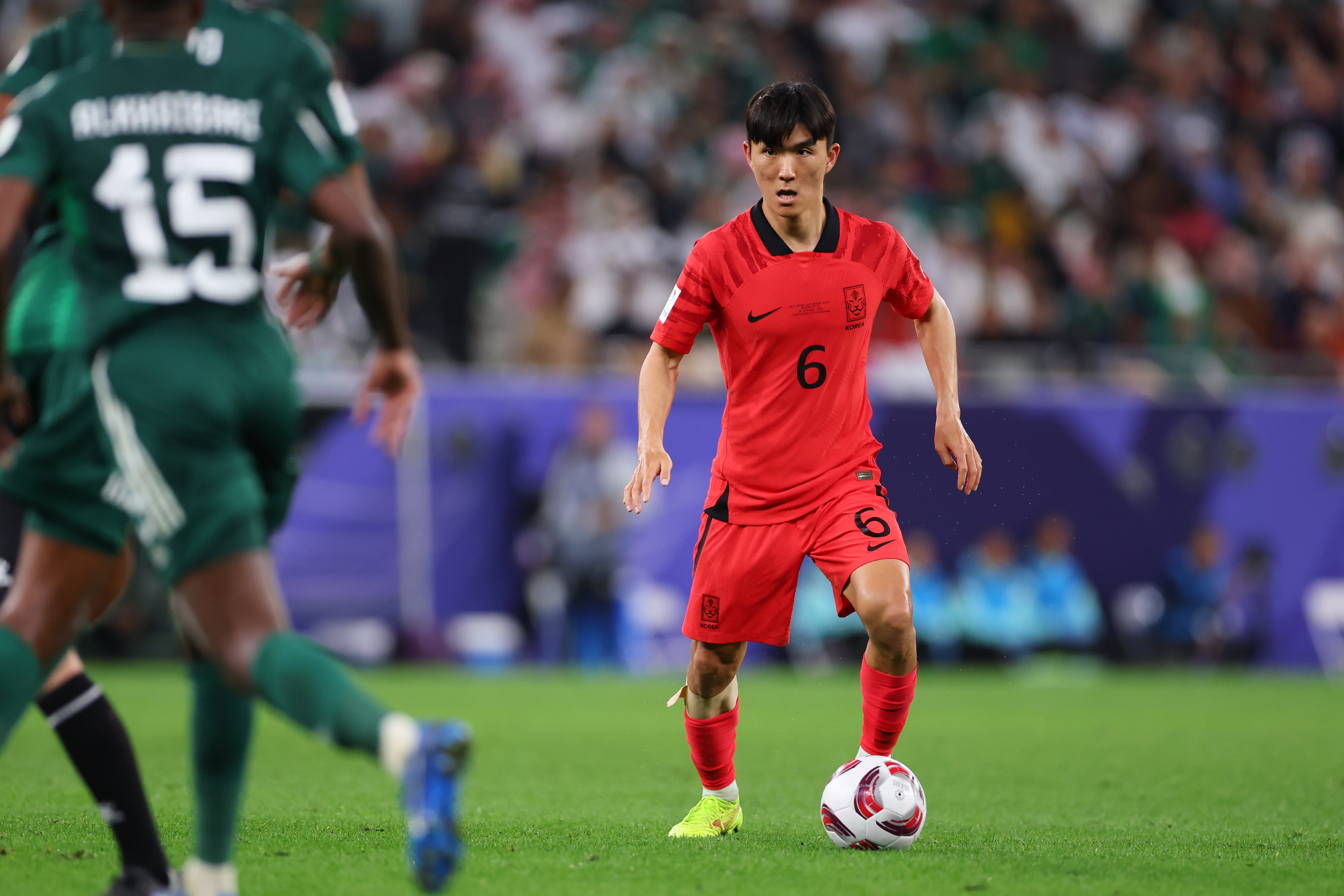 官方：費耶諾德中場(chǎng)黃仁范因小腿拉傷，退出韓國隊9月名單