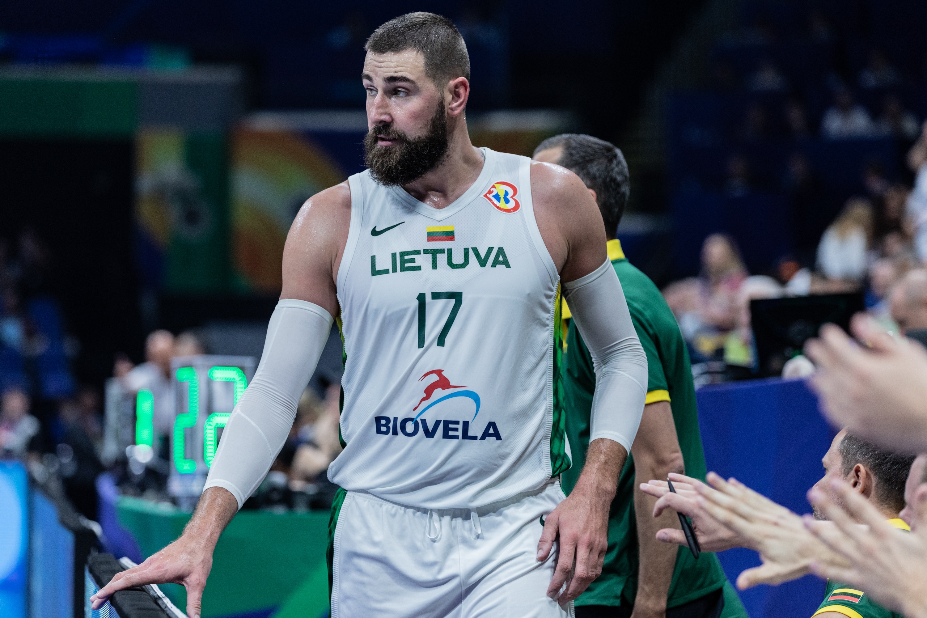 正面硬剛！首節瓦蘭6中5高效貢獻12分3板 武切維奇7中4拿8分2板