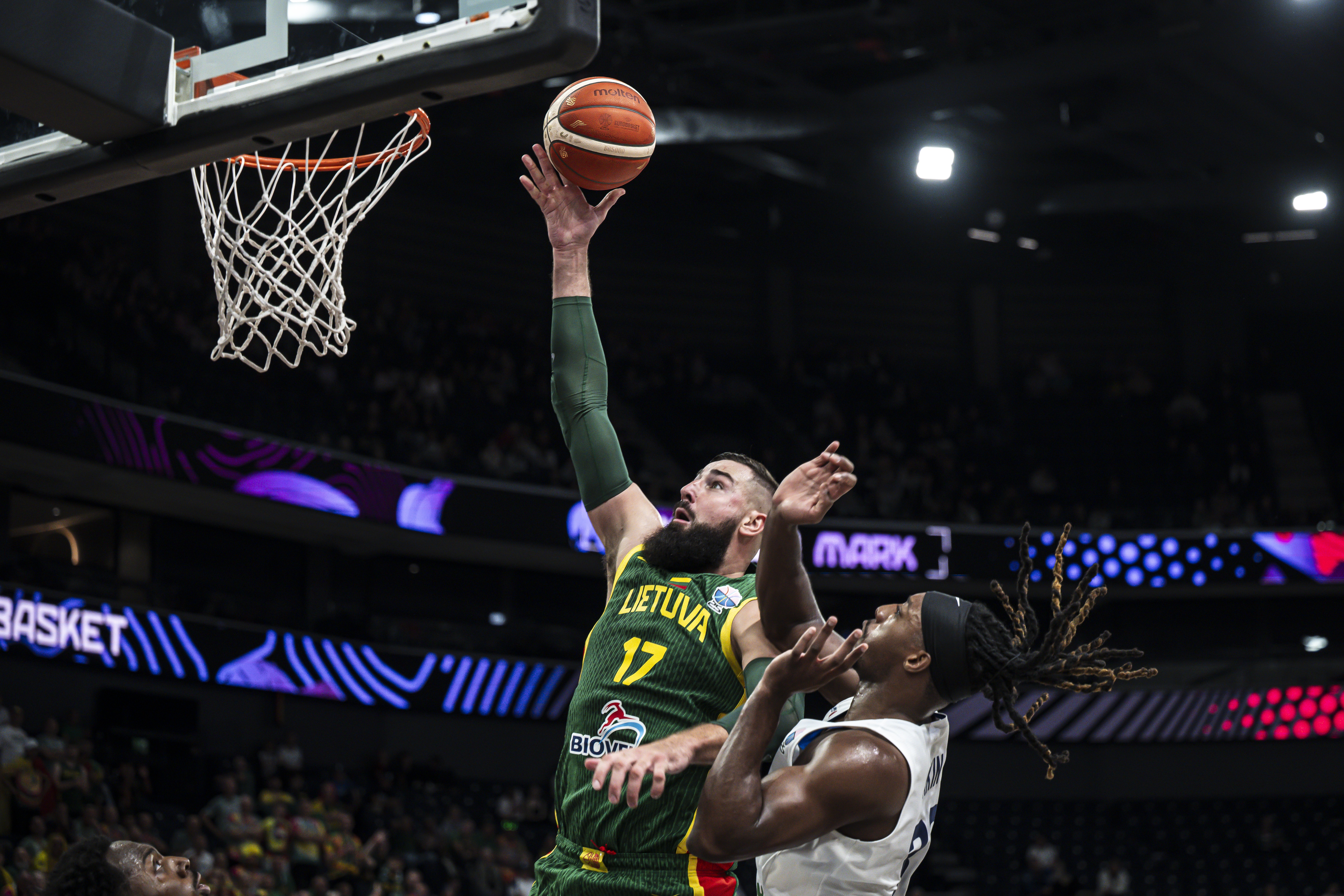 相當高效！瓦蘭丘納斯13分鐘9中8&三分4中3砍19分 另有5板1助1帽