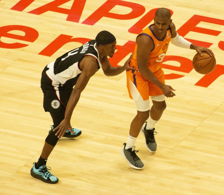 盧：隆多讓我想起保羅 他每個(gè)回合都能讓隊友有好的出手機會(huì )