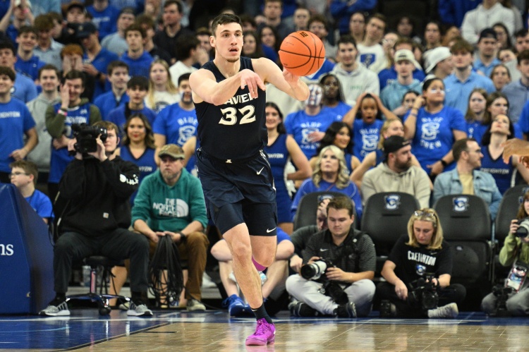 大學(xué)六年報銷(xiāo)一年！名記：快船簽下大齡落選前鋒扎克-弗里曼托