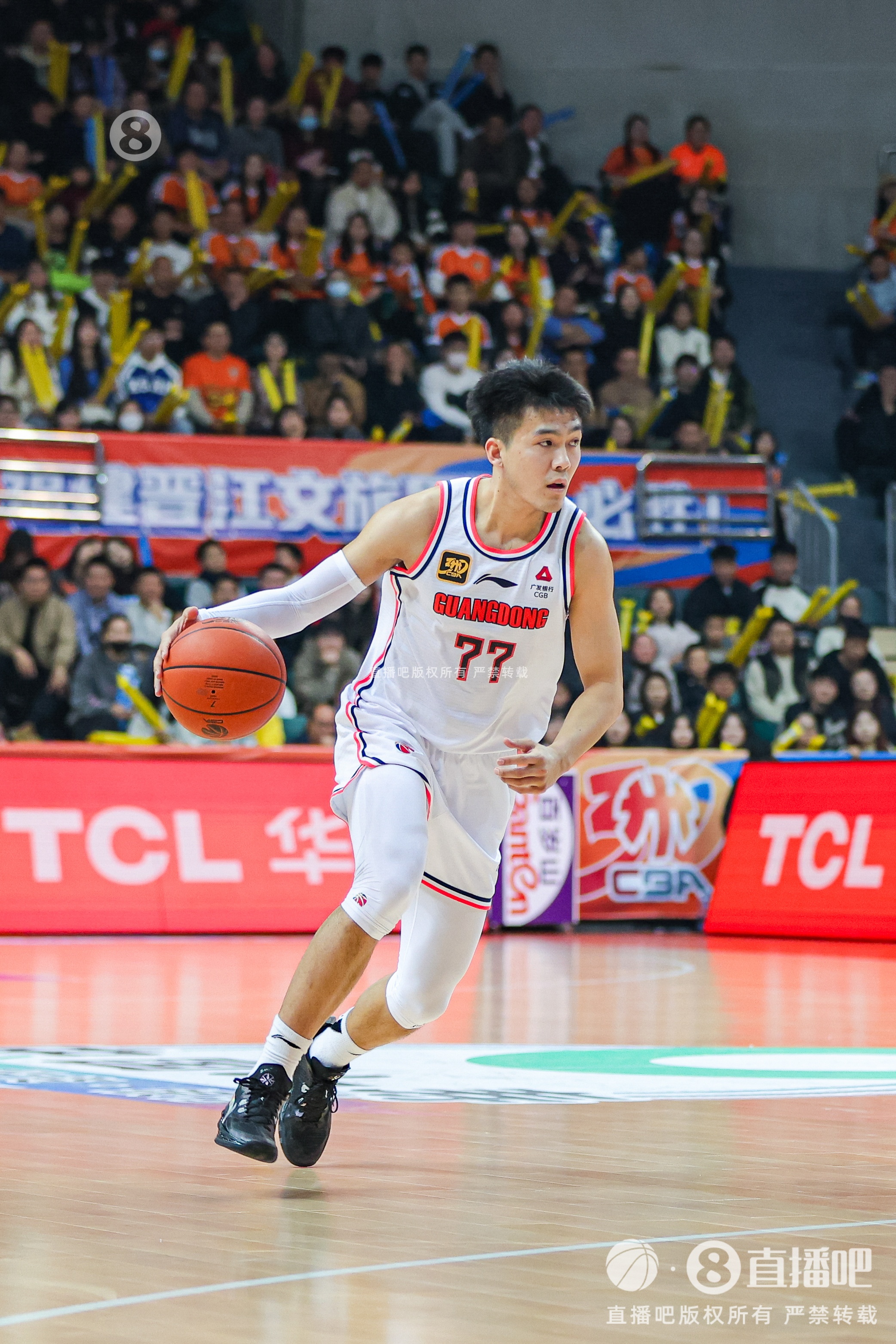 成都的王！廣東男籃更新國內球員注冊名單：黃榮奇不在列