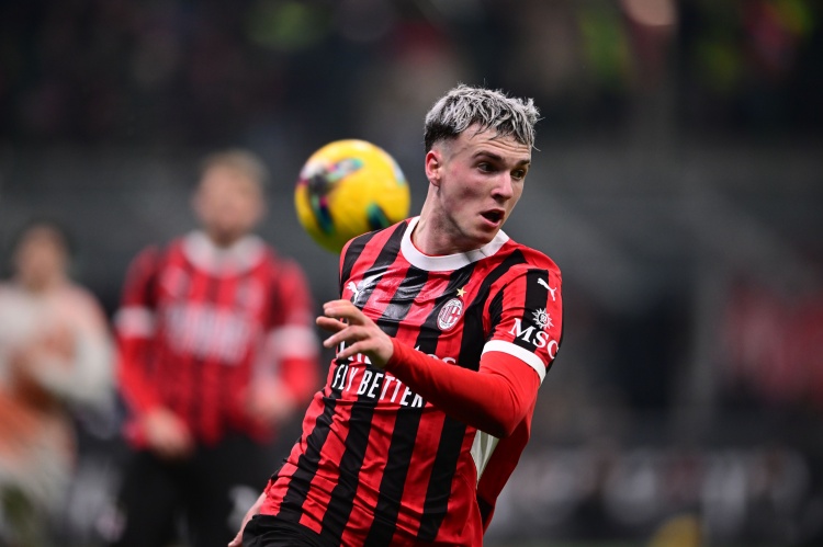 記者：A-希門(mén)尼斯加盟伯恩茅斯達成協(xié)議，預計今天早上飛往英格蘭