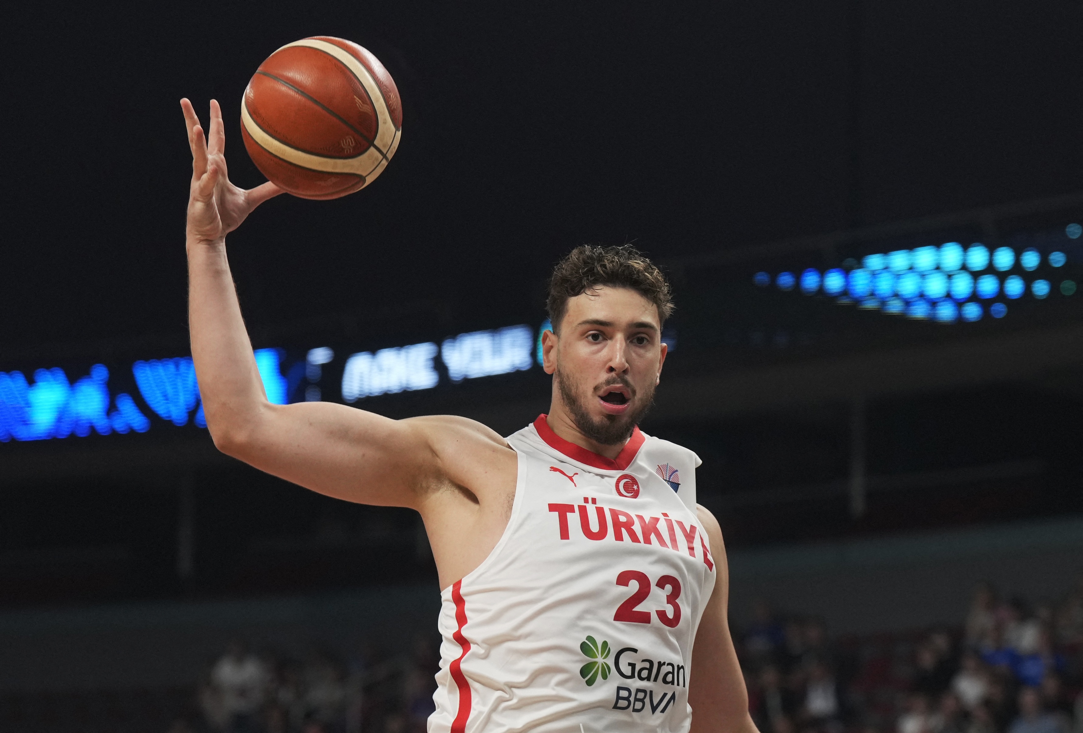 三節打卡！申京壓制科塔首節9中7砍14分 全場(chǎng)21分鐘20分7板5助