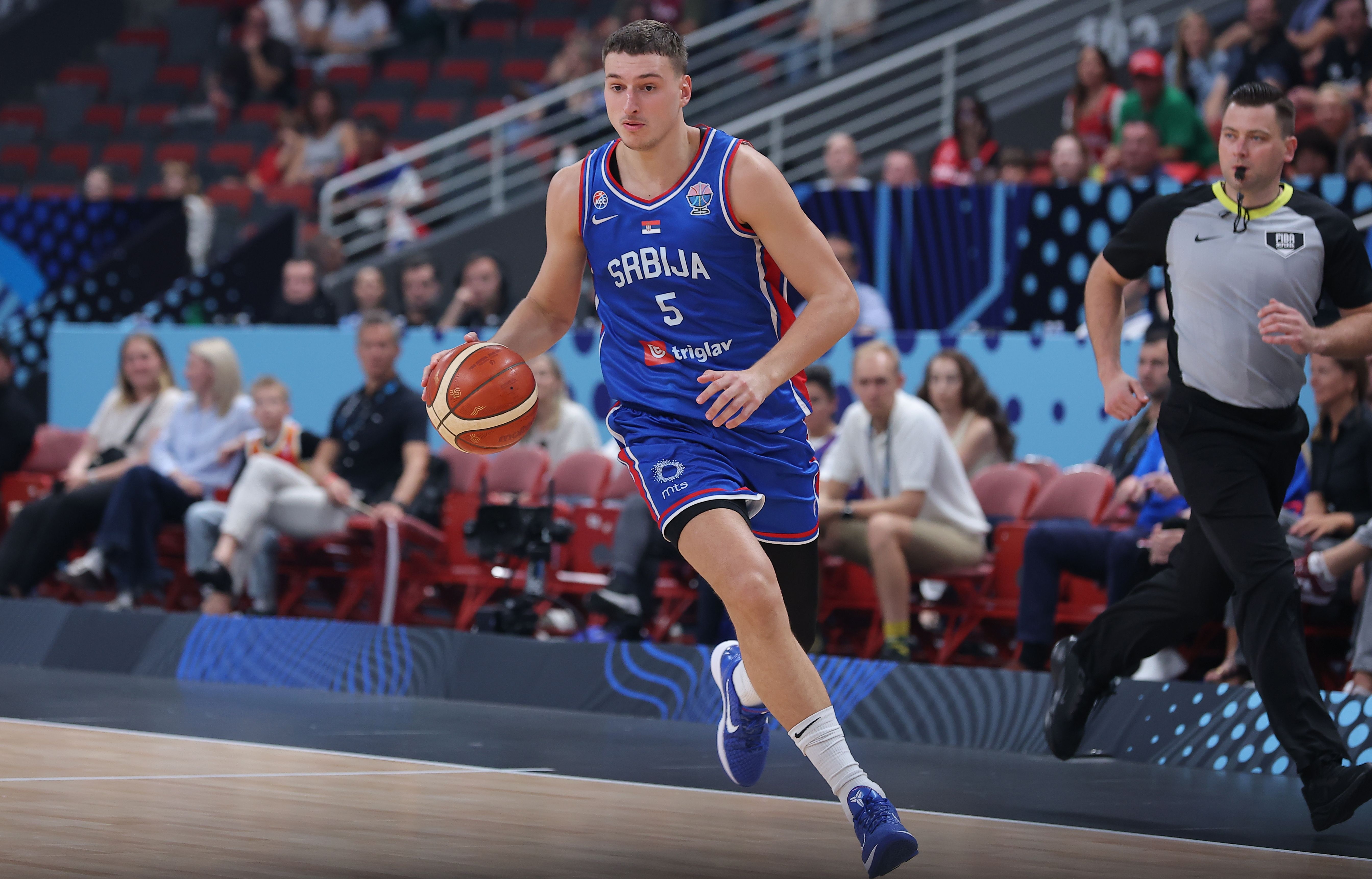 狀態(tài)全無(wú)！約維奇28分鐘3中0僅靠罰球得1分 另有2板2助1斷1帽