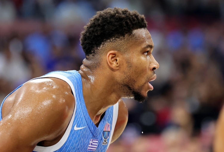 不可阻擋！字母哥半場(chǎng)7中6高效砍下16分6板3助2斷 正負值+20