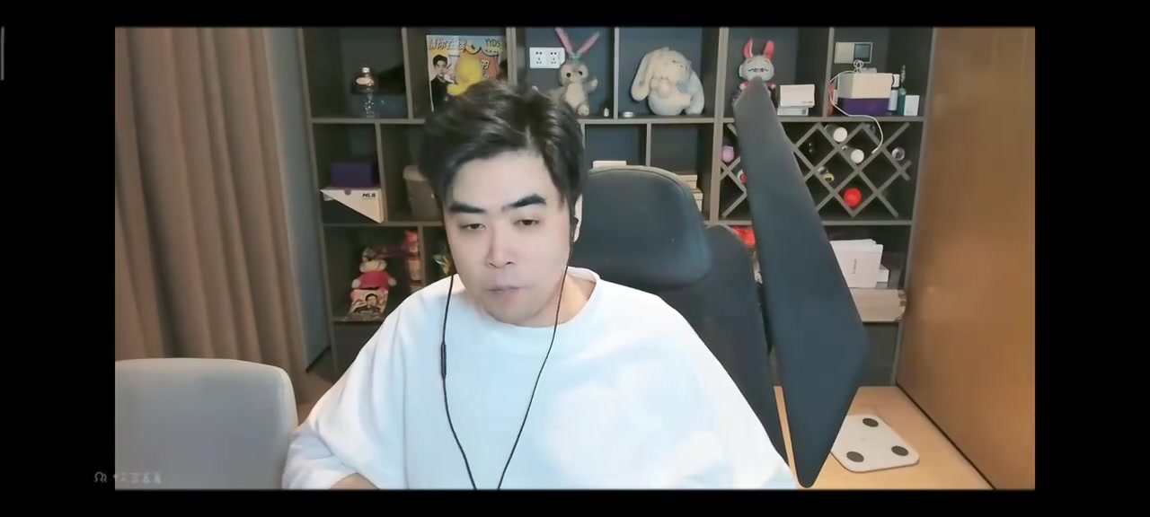 真調皮！阿門(mén)晃開(kāi)女子&拒絕比心 多米尼克-巴洛還給了個(gè)掩護