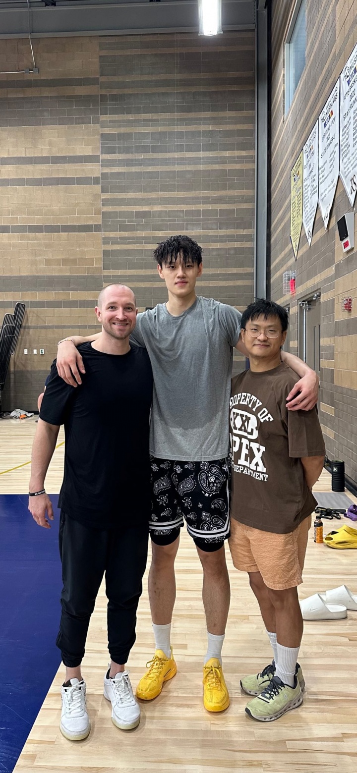 訓練師：曾凡博2米11&如此能投！網(wǎng)媒：凡博可能獲得籃網(wǎng)雙向合同