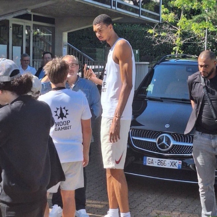 真給他練出來(lái)了??美媒曬文班增肌成功：聯(lián)盟準備大結局了！