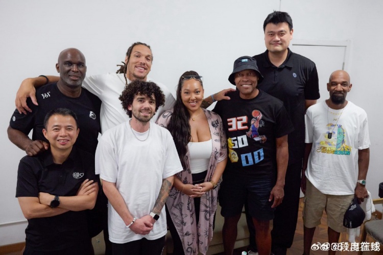 媒體人：希望明年戈登再來(lái)中國的時(shí)候 能夠帶著(zhù)總冠軍獎杯一起來(lái)