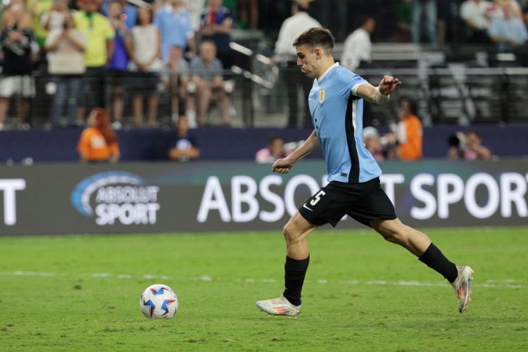 烏加特：以球員實(shí)力烏拉圭可以踢出頂級水平 我渴望贏(yíng)得曼聯(lián)首發(fā)