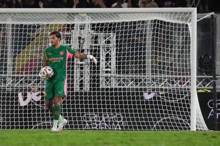 維亞納：埃德森是不可或缺的功臣，是我們所有成功背后的關(guān)鍵人物