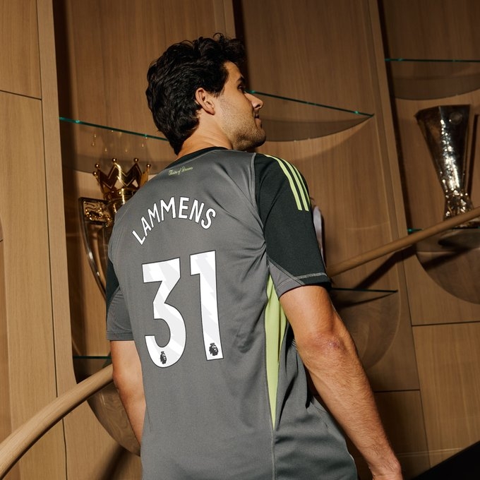 2100萬(wàn)歐新門(mén)！曼聯(lián)官方：新援拉門(mén)斯在曼聯(lián)將穿31號