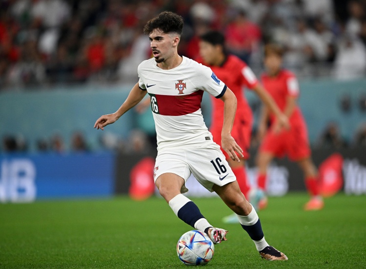 維蒂尼亞：上個(gè)賽季是夢(mèng)幻的；金球評選我能盡量排名靠前就很好了