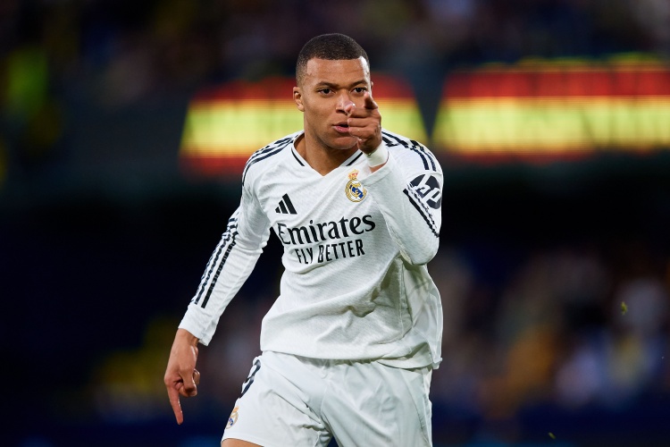 波切蒂諾：姆巴佩在巴黎時(shí)一直心向皇馬，眼里閃爍著(zhù)對皇馬的渴望