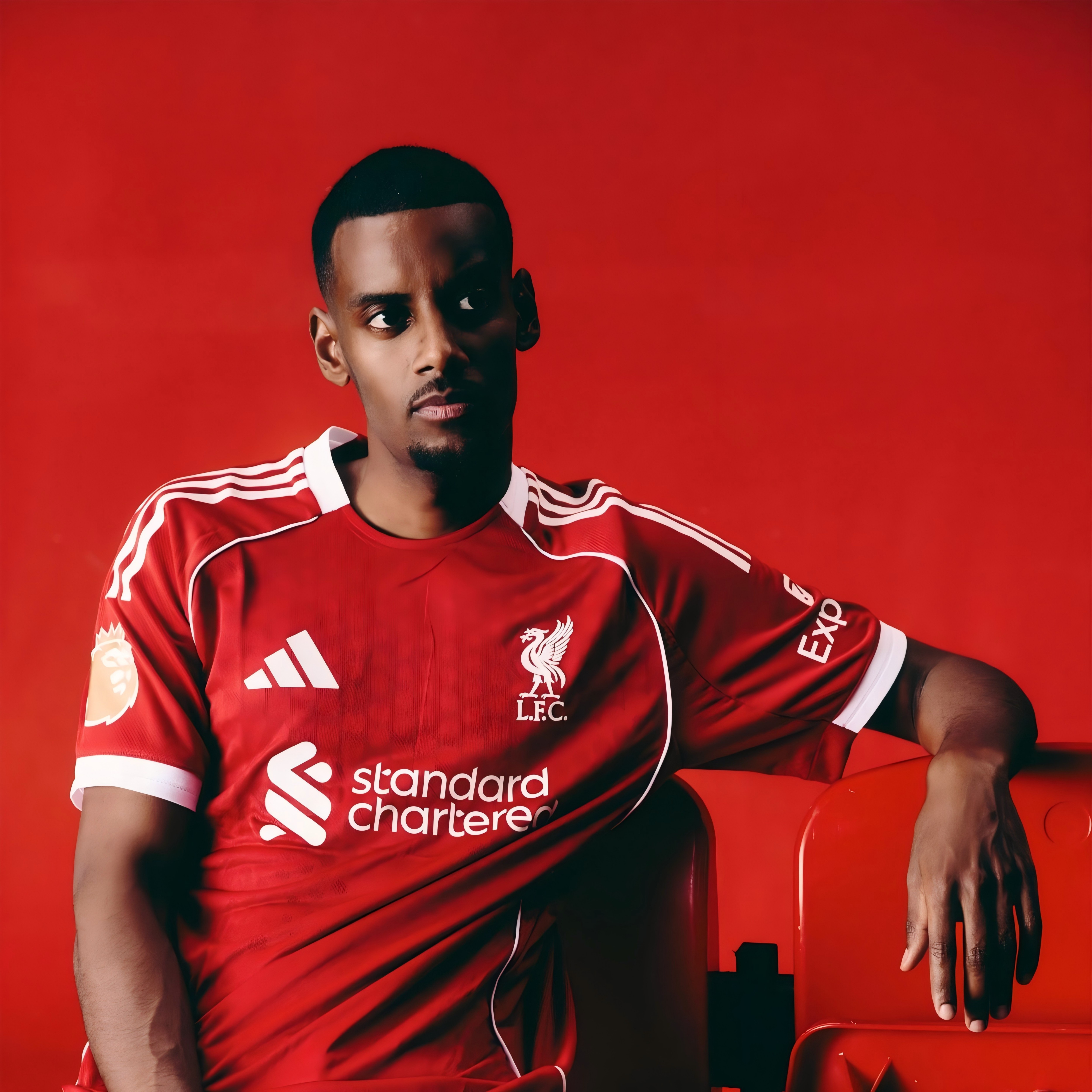 薩哈：伊薩克的踢球風(fēng)格很像亨利，但他的頭球能力比亨利更出色