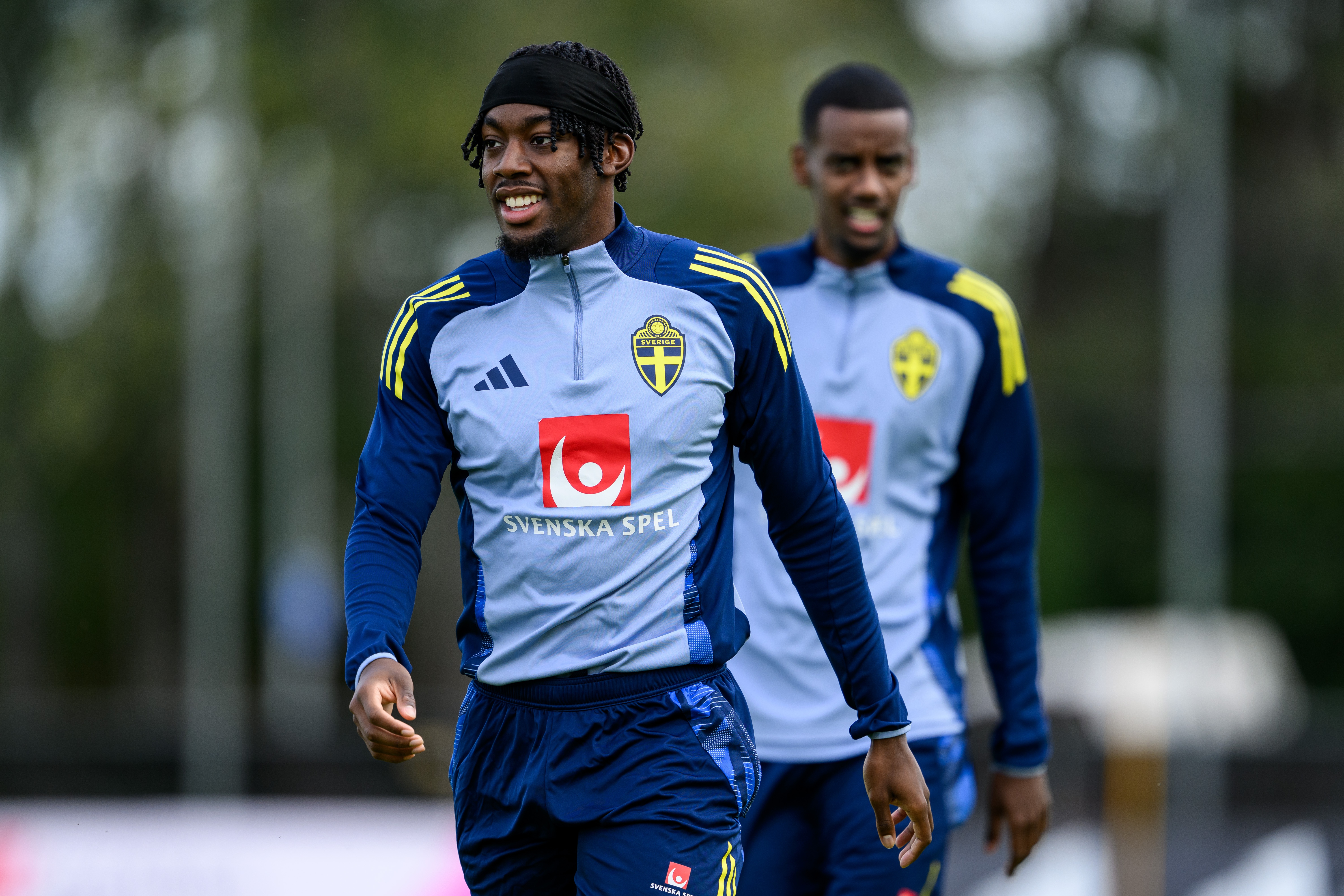 伊蘭加：伊薩克非常專(zhuān)注且職業(yè)，他如今去了利物浦我祝他好運