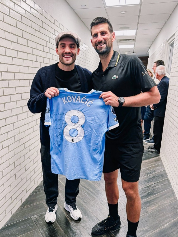 美網(wǎng)半決賽即將開(kāi)打！科瓦西奇與德約科維奇在賽前合影