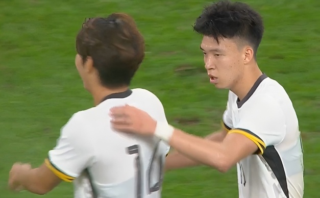 足球報：王鈺棟是U22國足勝負手，跑位和傳球完全超越同年齡球員