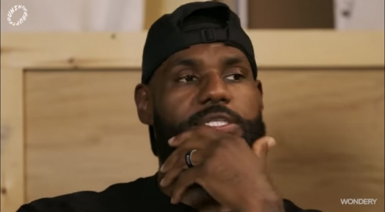 詹姆斯+三角進(jìn)攻=GOAT？詹姆斯此前分析：三角進(jìn)攻不適合現代籃球