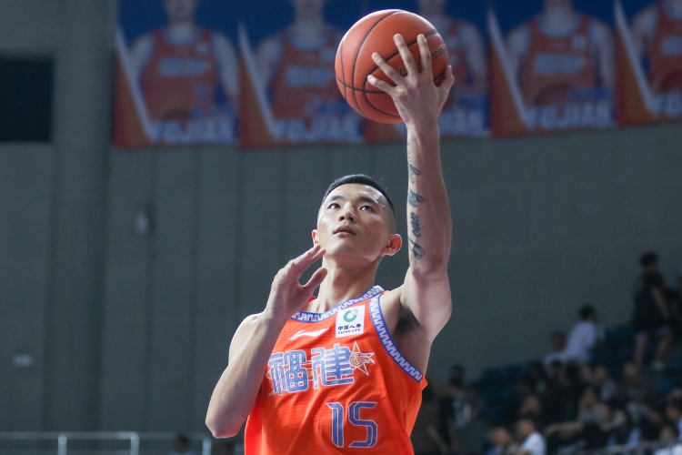 濟南時(shí)報：夏季聯(lián)賽東營(yíng)站山東男籃2勝1負 陳林堅“完美”融入