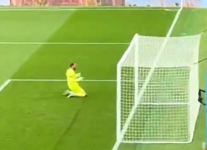 完美首秀！哈蘭德破門(mén)后，多納魯馬面向主場(chǎng)球迷激情滑跪慶祝