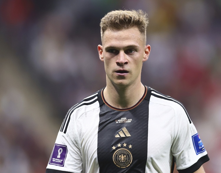 基米希：德國隊大量輪換導致缺少節奏，目前問(wèn)題在于踢弱隊有麻煩