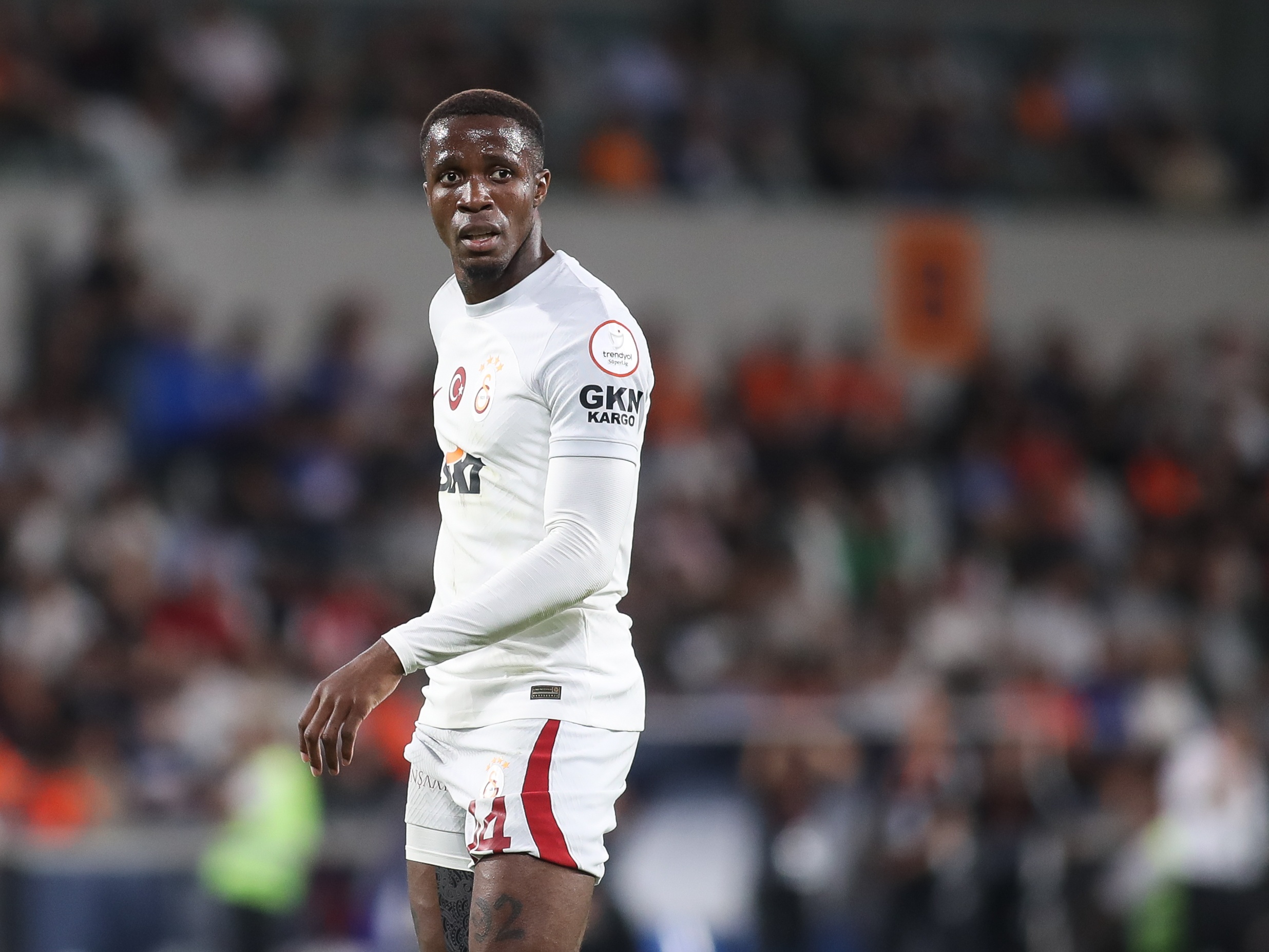 郵報：扎哈控股球隊被迫花1萬(wàn)鎊，來(lái)清理因游客露營(yíng)產(chǎn)生的垃圾