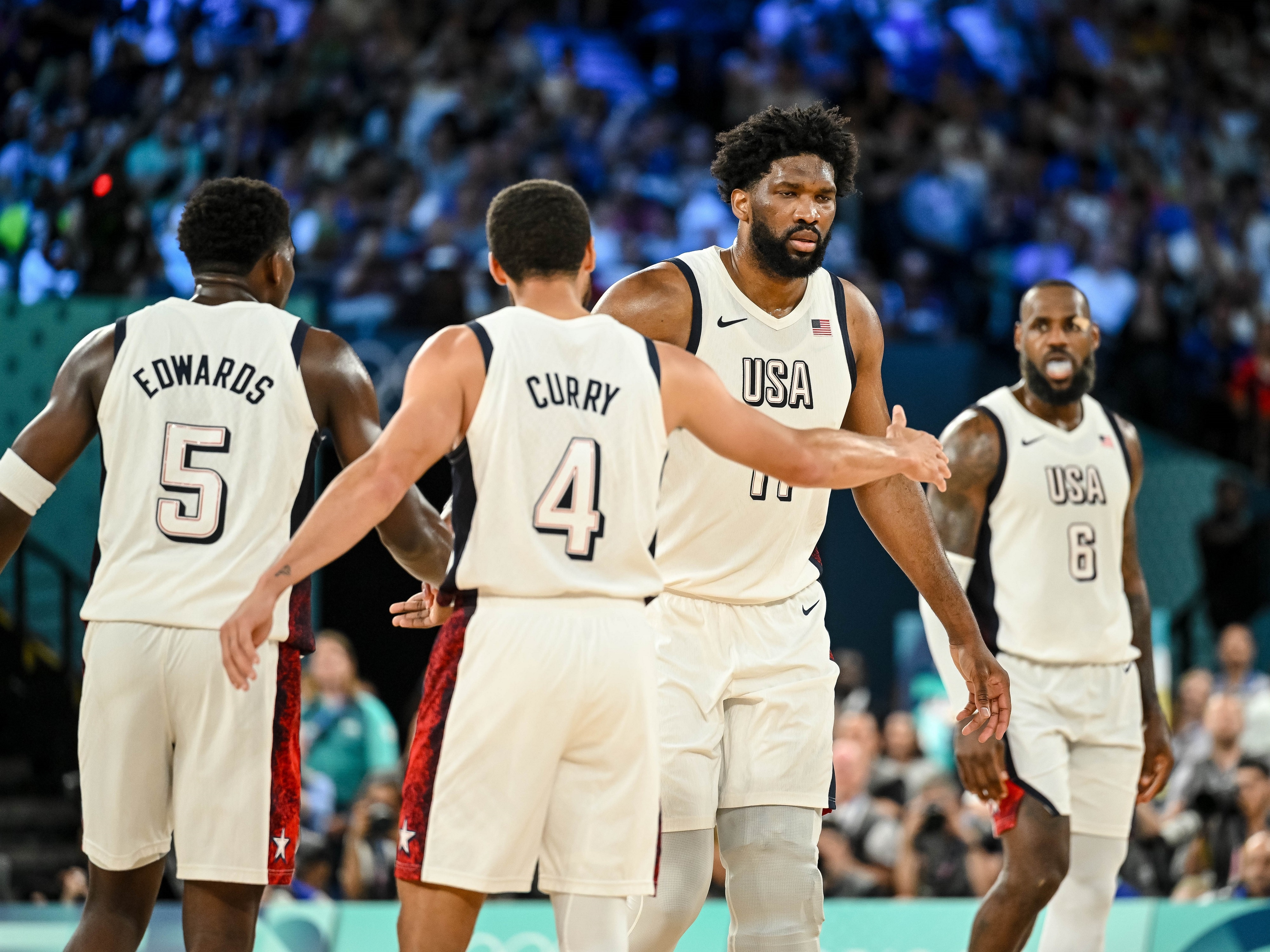 比爾-西蒙斯：超過(guò)30歲就不該待在美國隊了 要把機會(huì )留給年輕人