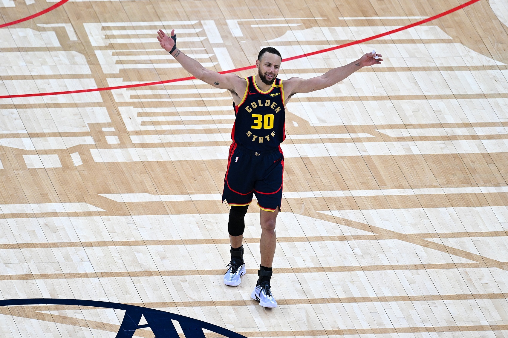 庫里：孩子們需要時(shí)刻準備好迎接自己的時(shí)刻 這適用于所有難關(guān)