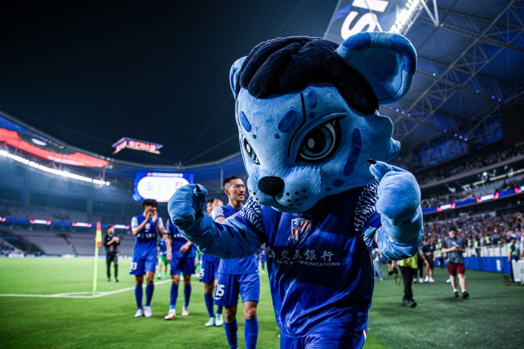 記者：中超越來(lái)越放開(kāi)，申花主場(chǎng)賣(mài)了4500張球票給客隊蓉城球迷