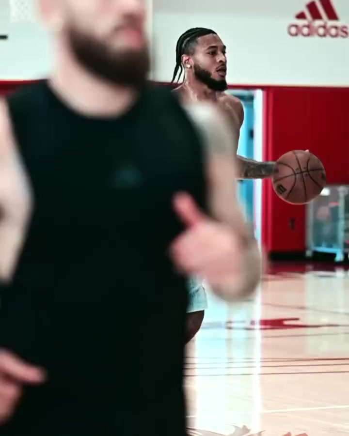 下賽季可勁掄！惠特摩爾更新社媒曬出自己夏日特訓集錦