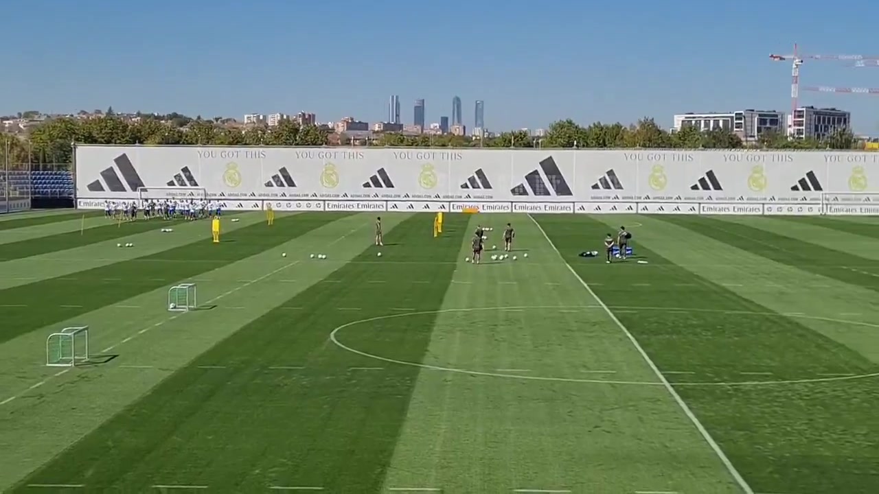 記者：由于歐冠賽前興奮劑檢查，皇馬訓練時(shí)間推遲了一個(gè)小時(shí)